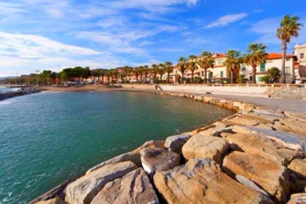 Appartamento 50 Mt Mare Con Parcheggio Riservato Riva Ligure Exterior photo